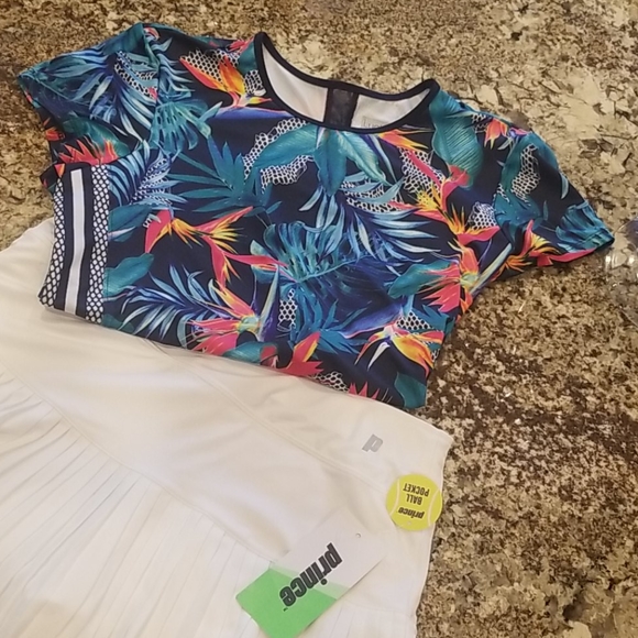 Lucky in Love tropical Tee size M - Picture 4 of 5